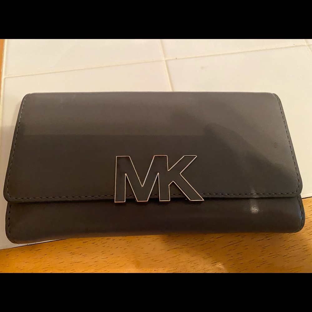 Michale Kors wallet - Gray GUC